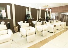 ヘッドスパやトリートメントも充実しております♪