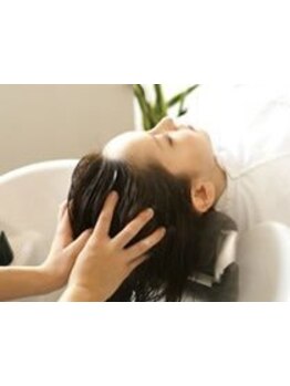 JR八尾駅1分☆綺麗な髪は頭皮から◎美髪を育むために頭皮ケアと一緒に、日々の疲れを癒す極上のひと時を。