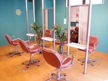 ヘアースタジオ サイ(hair studio Xai)の雰囲気（緑をたっぷり使った店内。リラックス効果抜群です♪）