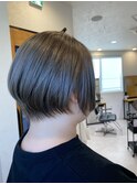 大人ショートボブ・グレージュ・ブリーチ