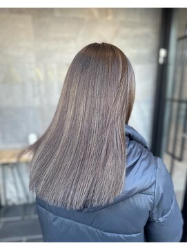 メゾン アヴァロ(Maison Avallo) #グレージュブリーチハイライト