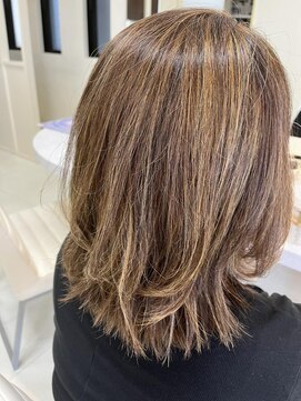 リファインド ギフト ヘアー ステージ(Refined gift HAIR STAGE) ウルフくびれボブハイライトミルクティーベージュ