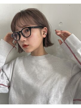 ユノ(juno) ぷつっとボブとくすみベージュ　シオガマ