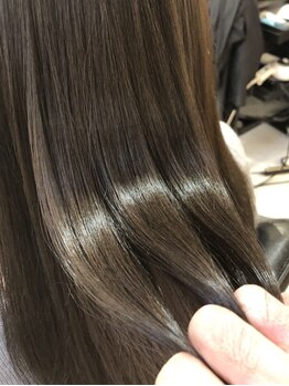 髪質改善トリートメントで髪の内部から補修し、ツヤ・潤いを与えます♪理想のうるツヤ美ヘアに。