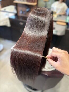 アオイ(Aoi)の写真/誰もが羨むツヤ美髪に♪髪質に合わせたトリートメントで、思わず触りたくなるような質感へと導きます◇佐賀