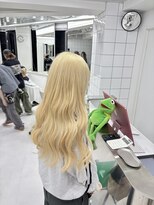 ギア(GEAR.) 再現性抜群!巻いてアレンジしてもストレートでも可愛い金髪♪