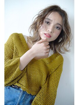 ルーク 立川(LUK) Lien☆外ハネウェーブ×センターパート×カーキアッシュ　立川