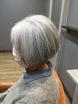 クロデザイン(KURO DESIGN) シルバーショトボブ