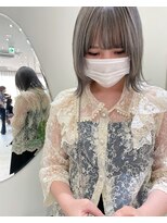ジーナ 福岡天神(Zina)&nbsp;ホワイトシルバー×顔周りレイヤーボブ