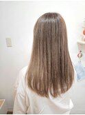 白髪ぼかしハイライトグレーアッシュストレートロング
