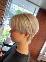 フローレア(Flow rare) ホワイトベージュ×センターパートウルフ【岩本大樹】