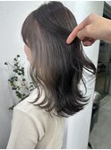 イヤリングカラー×グレージュ×ミディアムレイヤー×くびれボブ