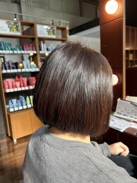 トリニティプラス(TRINITY+) 重め前下がりボブ