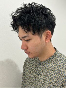 ヒュイル バイ ニアウ(Hwyl by Niau) メンズマッシュセンターパートスパイラルパーマニュアンスパーマ