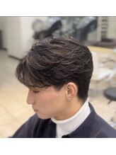 癖毛でもできる！曲がる縮毛矯正でフェザーショートスタイル　工藤竜雅