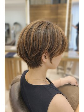 ロハスバイケンジ(LOHAS by KENJE) 【小田急相模原】白髪ぼかしで魅せるショート