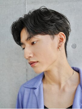 レタッチ バイ フィフス 天神大名(RETOUCH by fifth) 天神大名メンズパーマフェザーパーマセンターパートガイルヘア