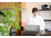 ピース 高塚店の雰囲気(目の前の広い駐車場もご利用可能)