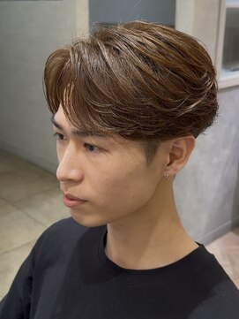 レイズ 名古屋駅(RAYS) ブラウンカラーフェザーパーマ毛流れセンターパート h
