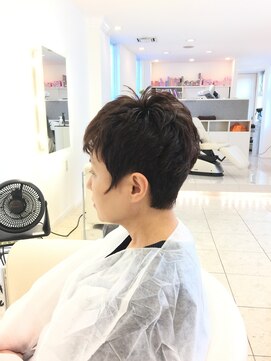 サロン ド コワフュールシェ トモ(salon de coiffure chez tomo) ベリーショート