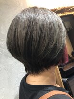ヘアーシグネチャー(Hair Signature)&nbsp;透明感グレージュボブレイヤーにチェリーレッドのインナーカラー