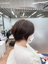 モルニ(MORNI)&nbsp;髪質改善トリートメント_マロンベージュ Aラインボブ かきあげ