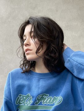 メゾンドイギー(MAISON de IGGY) ダークアッシュ♯簡単スタイリングのモードなウエーブヘア