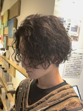 フィフス トウキョウ (fifth TOKYO) メンズマッシュウルフセンターパート波巻きパーマツイストパーマ