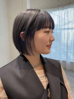 ストレータ バイ マリオ(Strata by mario)&nbsp;［横山］ワイドバングボブ×インナーネイビー