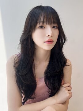 ティア(Tia.) （レイヤーカット/韓国ヘア/ぱっつん前髪/小顔/おくれ毛）