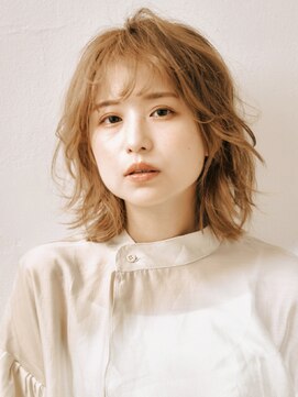 ビィシャイン 滝野店 動きをつけたレイヤーボブ