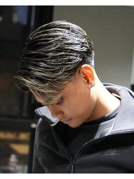 メッツ 原宿(METS) MEN'S/毛流れサイドパート×ハイライト/テーパーフェード