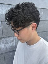 ヒュイル バイ ニアウ(Hwyl by Niau) MEN’S HAIR/サーフカール/刈り上げセンターパート/伊勢崎