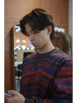 エディ(Edy) メンズセンターパートニュアンスパーマブラウンカラー眉毛カット