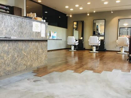 アイランド 芳野店の写真