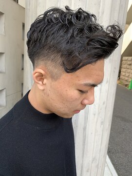 リバレッジ 白金(Leverage) メンズ刈り上げグラデーションパーマスタイル