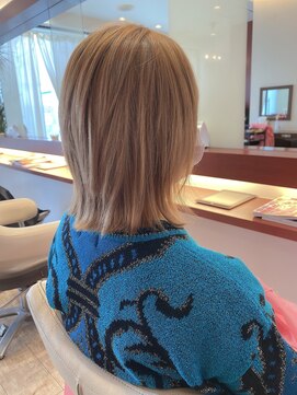 マーリャヘアー(mallia hair) くびれ外ハネミディアム