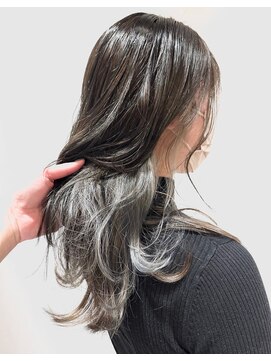 リア(Li'a by neolive) グレーカラー/インナーカラー/ニュアンスカラー/イヤリングカラ