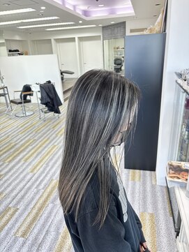 アフューズバイストゥー(Vfuse by StueW) クロ×シロ×ハイライト[倉敷][岡山][倉敷美容室][岡山美容室]