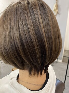 レイリー(LAiLy) ショート ショートボブ ハイライトカラー