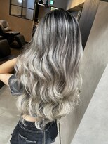 サニー 渋谷(SUNNY)&nbsp;バレイヤージュ、ハイライト、レイヤーロング、グレーベージュ