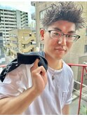 ツーブロック刈り上げ短髪ツイストパーマアップバングメンズヘア