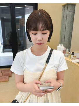 スニュウ(snuw) 切りっぱなしボブ小顔カットグレージュミルクティ