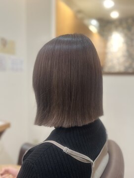 フリージア(freesia) ココアグレージュ/ハイトーンカラー/切りっぱなしボブ