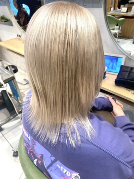 アース モード 新小岩店(EARTH/M) ミディアム×ホワイトグレージュ