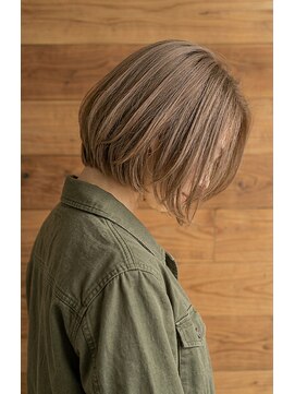 クラーク 20代/30代/40代 上品ハイトーン×大人ショート・ボブ