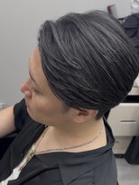 ソレリア(Soleria)&nbsp;かき上げ白髪ぼかしグレーカラー/40代メンズヘア