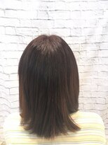 ミーティア バイ クアトロ(Meteor By QUATRO)&nbsp;立体ラフストレートと短めバング風スタイル