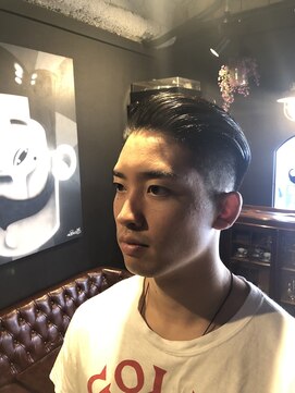 バーバーショップ レガロ(REGALO) かきあげバックフェードスタイル
