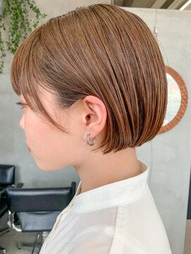 テトヘアー(teto hair) 前下がりボブ、耳掛けボブ、ベージュ、切りっぱなしボブ
